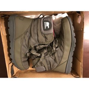 Sorel Boots - size 7, Olive Green - NWT